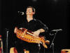 Michel et la vielle qu'il a fabrique lui-mme, photo Franois Pommery